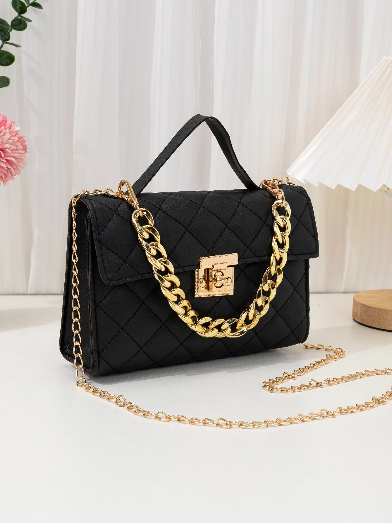 Quilted Square Bag Chain Decor Satchel Bag for Women Quilted Crossbody Bag Fashionable Chain Clutch Bag Shoulder Bag Square Bag Satchel Bag